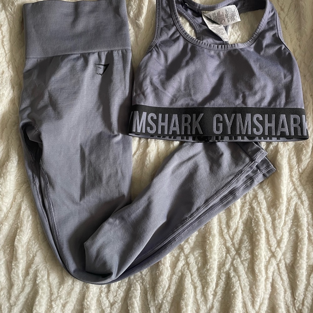 Gymshark XS workout bra and leggings set. Seamless everyday leggings